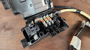 Fuse Box w/ Wires - Battery Top - mk5